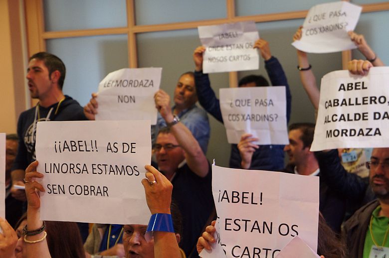 2016 05 30 ProtestaRegulamentoPlenoVigo09.JPG